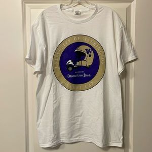 University of Washington Huskies Helmet car white T-shirt. Size Large